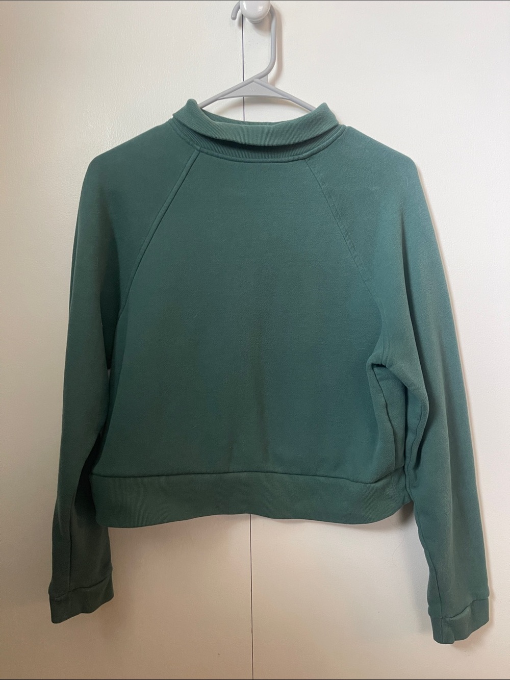 a new day Cropped Mock Neck Sweatshirt in Teal Green